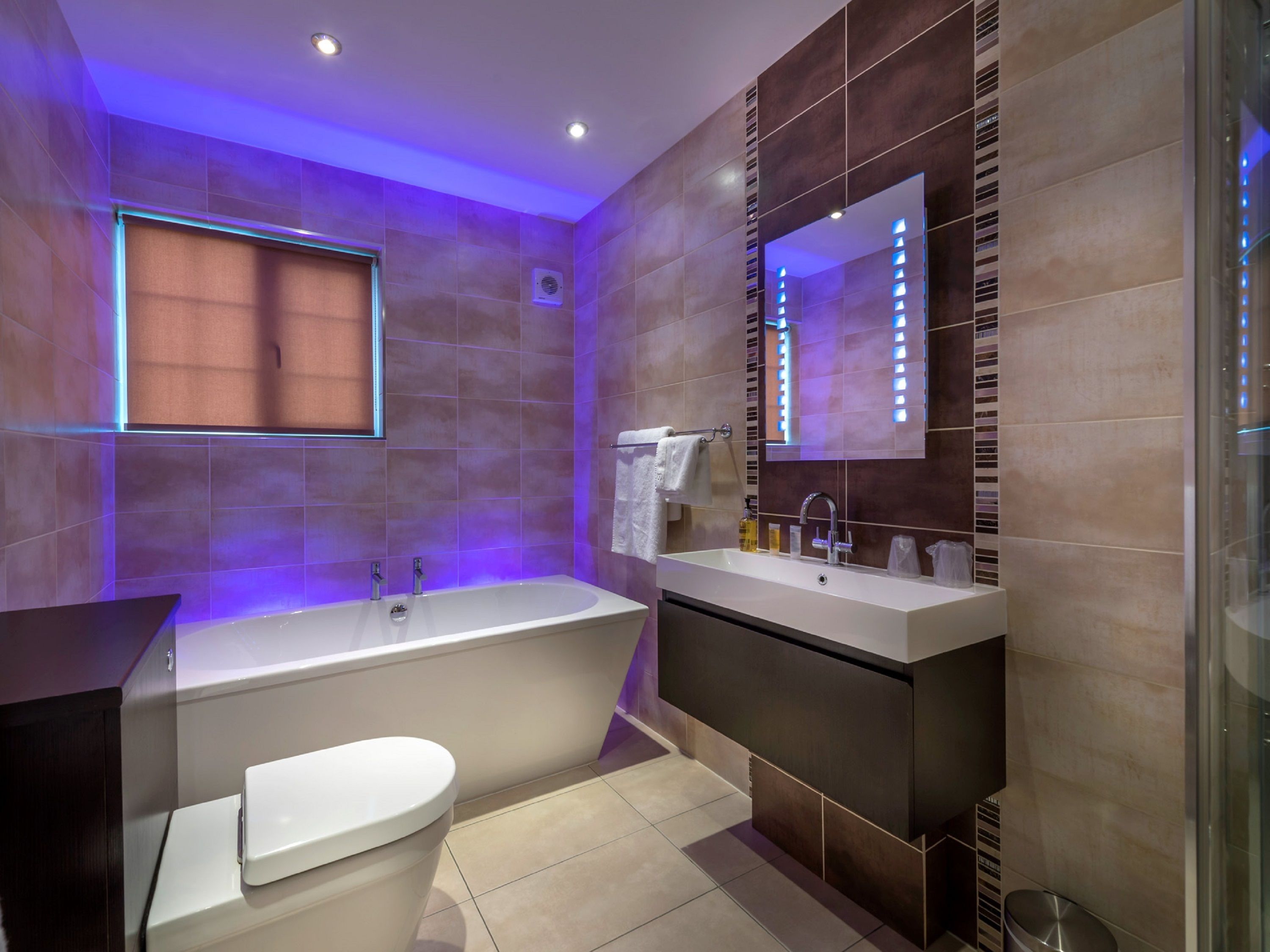 superior double room | bathroom | free toiletries, hair dryer, towels, soap