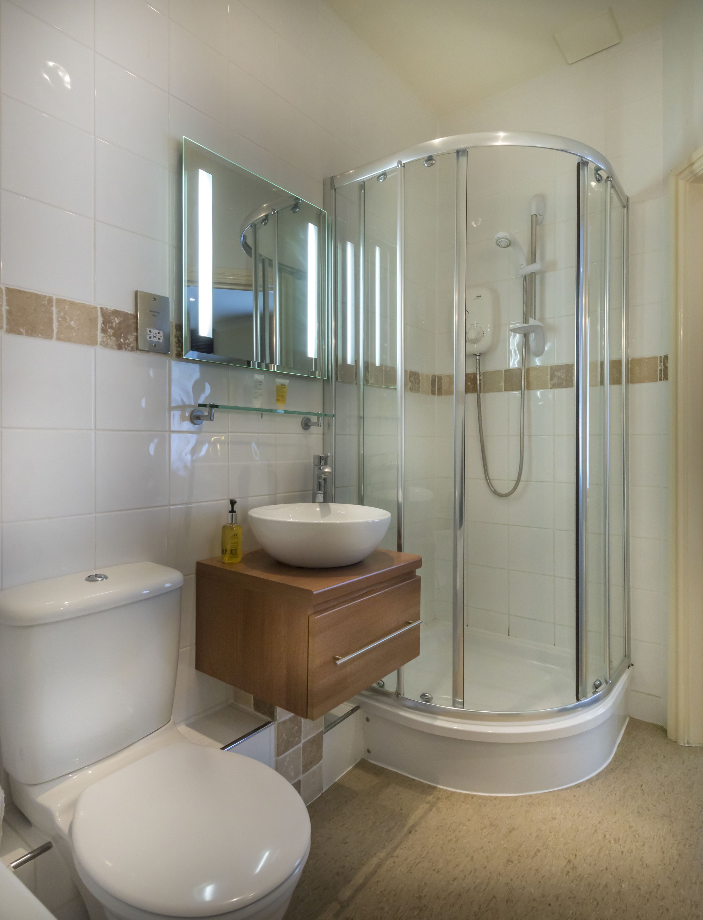 deluxe double room | bathroom | free toiletries, hair dryer, towels, soap