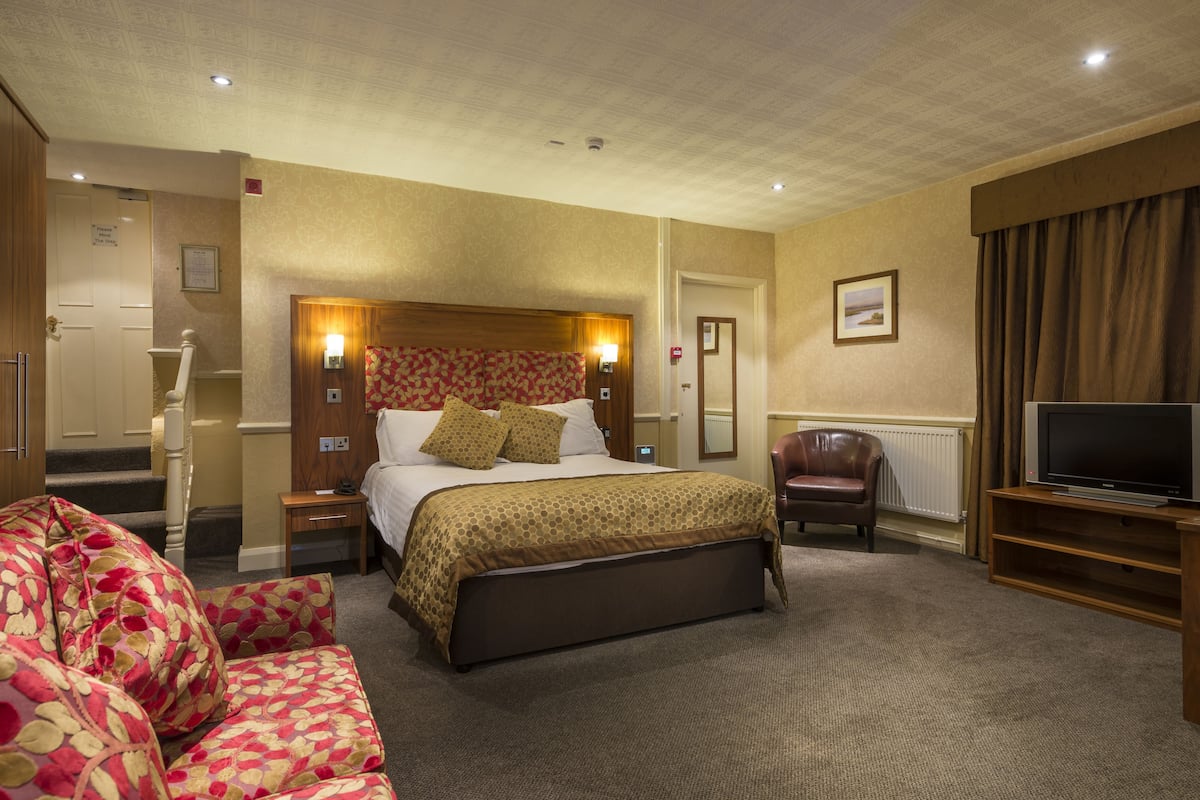 superior double room | iron/ironing board, free wifi, bed sheets