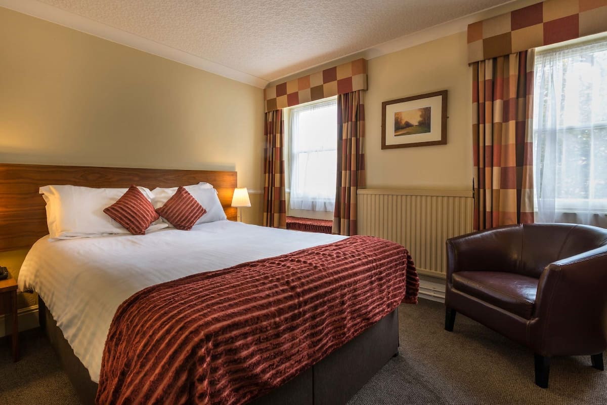 Classic Double Room | Iron/ironing board, free WiFi, bed sheets
