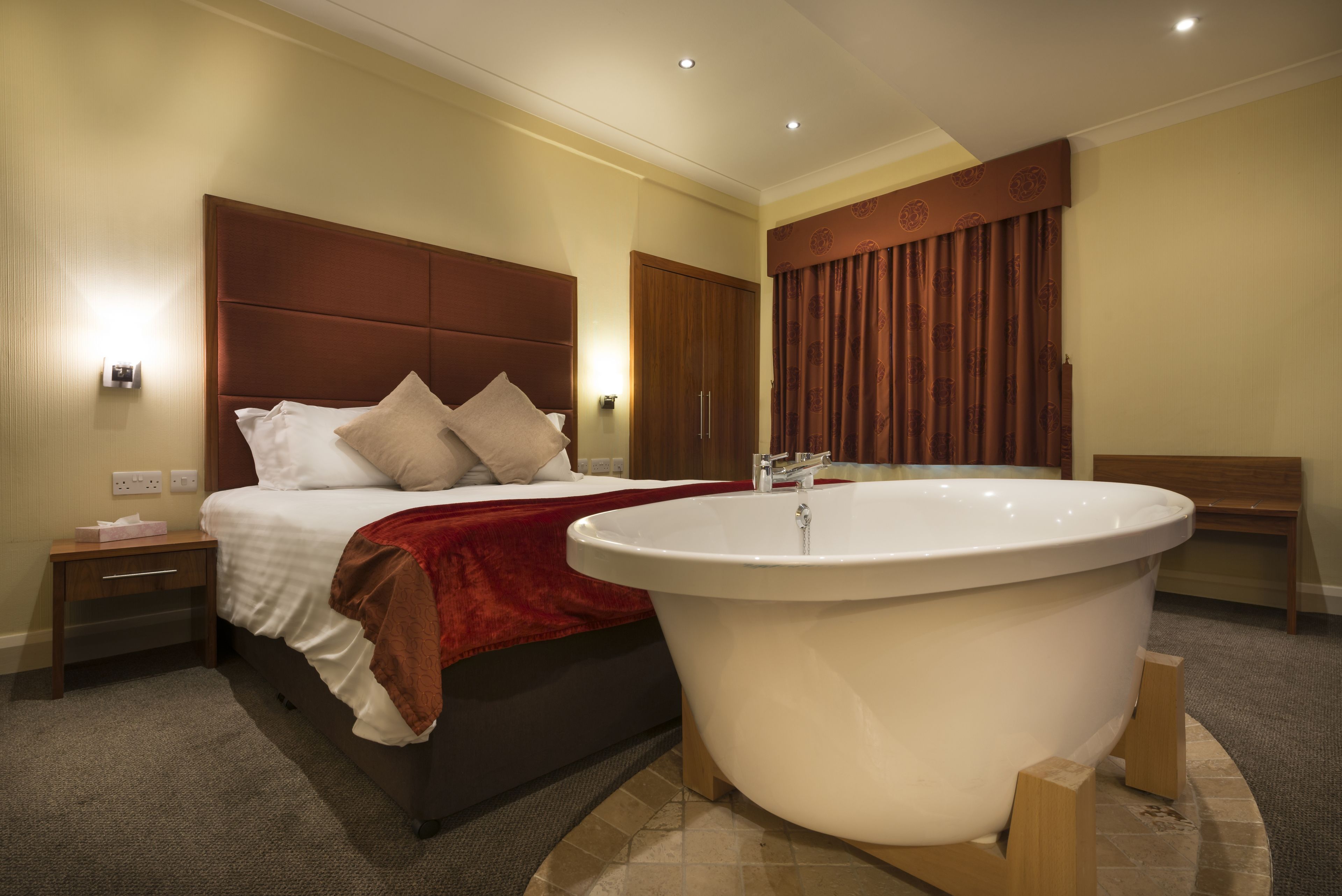 deluxe double room | iron/ironing board, free wifi, bed sheets