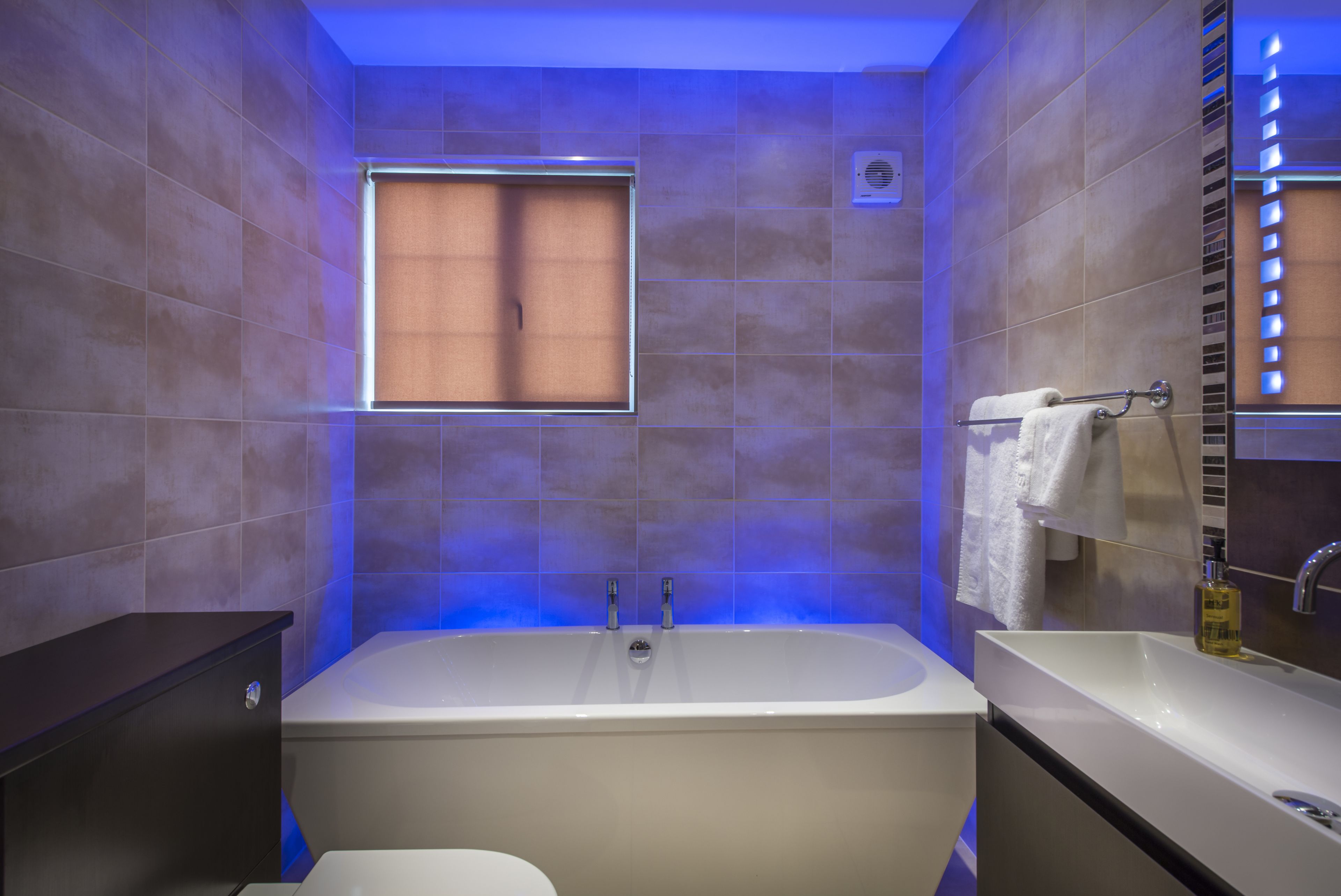 superior double room | bathroom | free toiletries, hair dryer, towels, soap