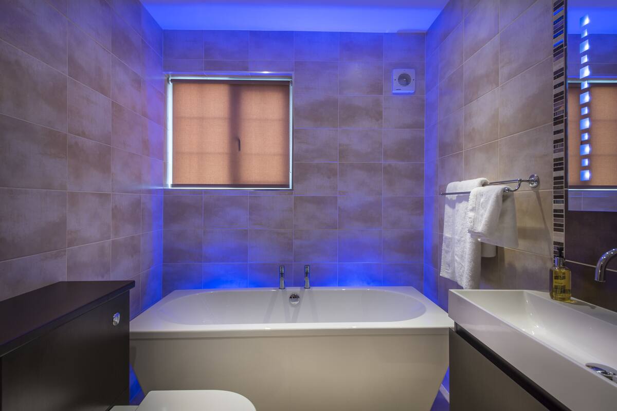 superior double room | bathroom | free toiletries, hair dryer, towels, soap