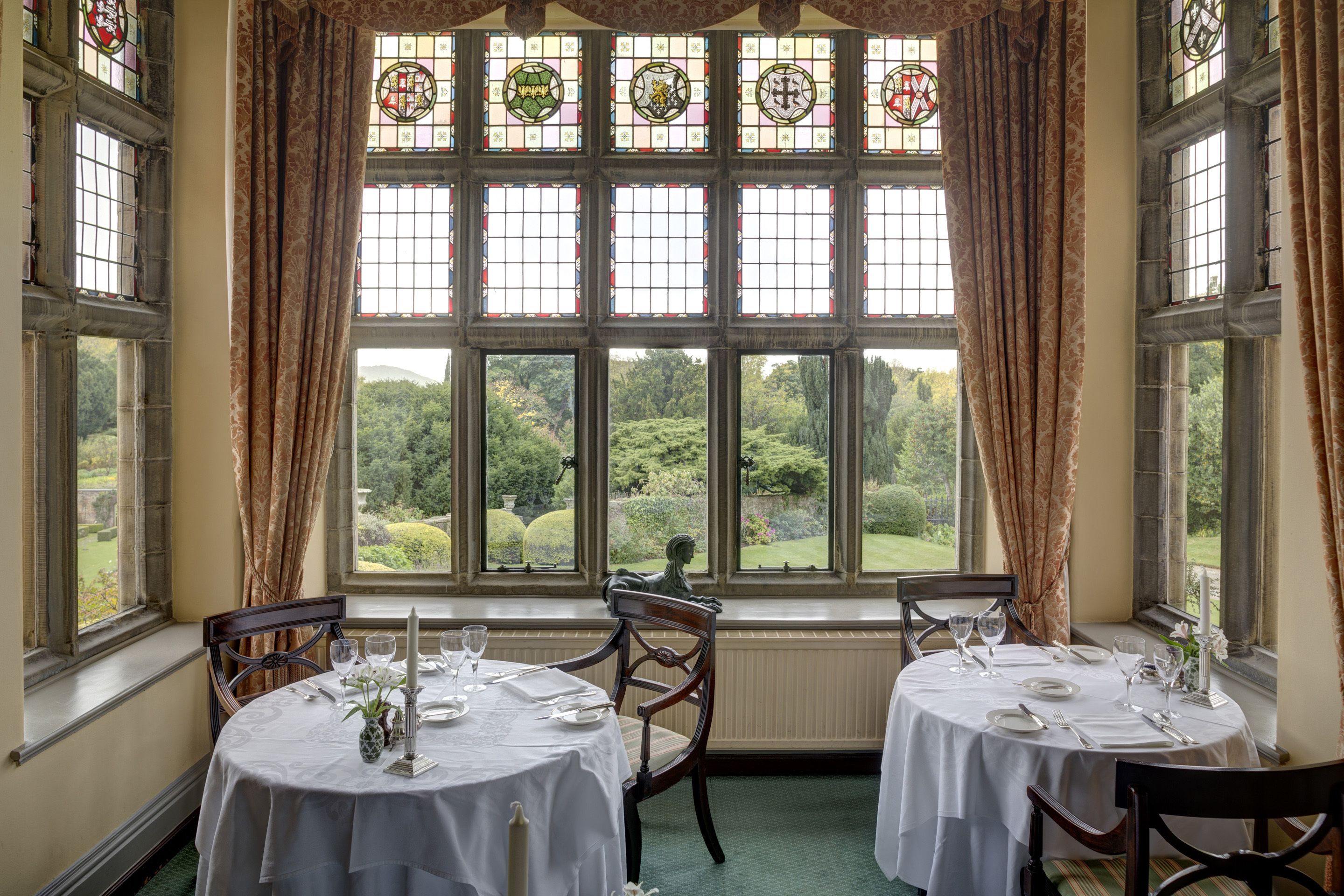 Se sirven desayunos y cocina británica (con vistas al jardín) 