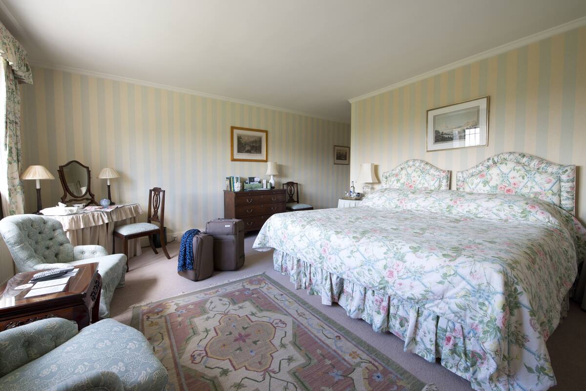 Executive Room, 1 Double Bed | Premium bedding, pillowtop beds, desk, laptop workspace