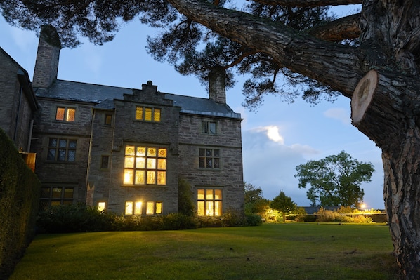 A stone building with multiple windows and a well-maintained lawn. - Bodysgallen Hall & Spa (Llandudno)