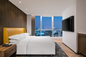Grand Room, 1 King Bed | 1 bedroom, premium bedding, down comforters, minibar - Sheraton Nanjing Kingsley Hotel & Towers (Nanjing)