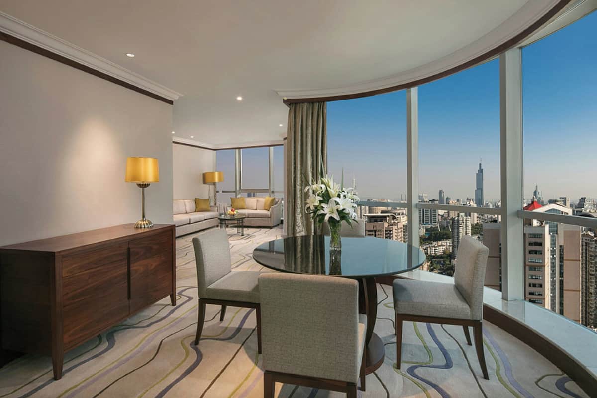 Suite ejecutiva, 1 cama King size, torre | Sala de estar | Televisión LCD