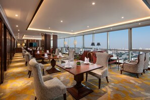 4 bars/lounges, pub - Sheraton Nanjing Kingsley Hotel & Towers (Nanjing)