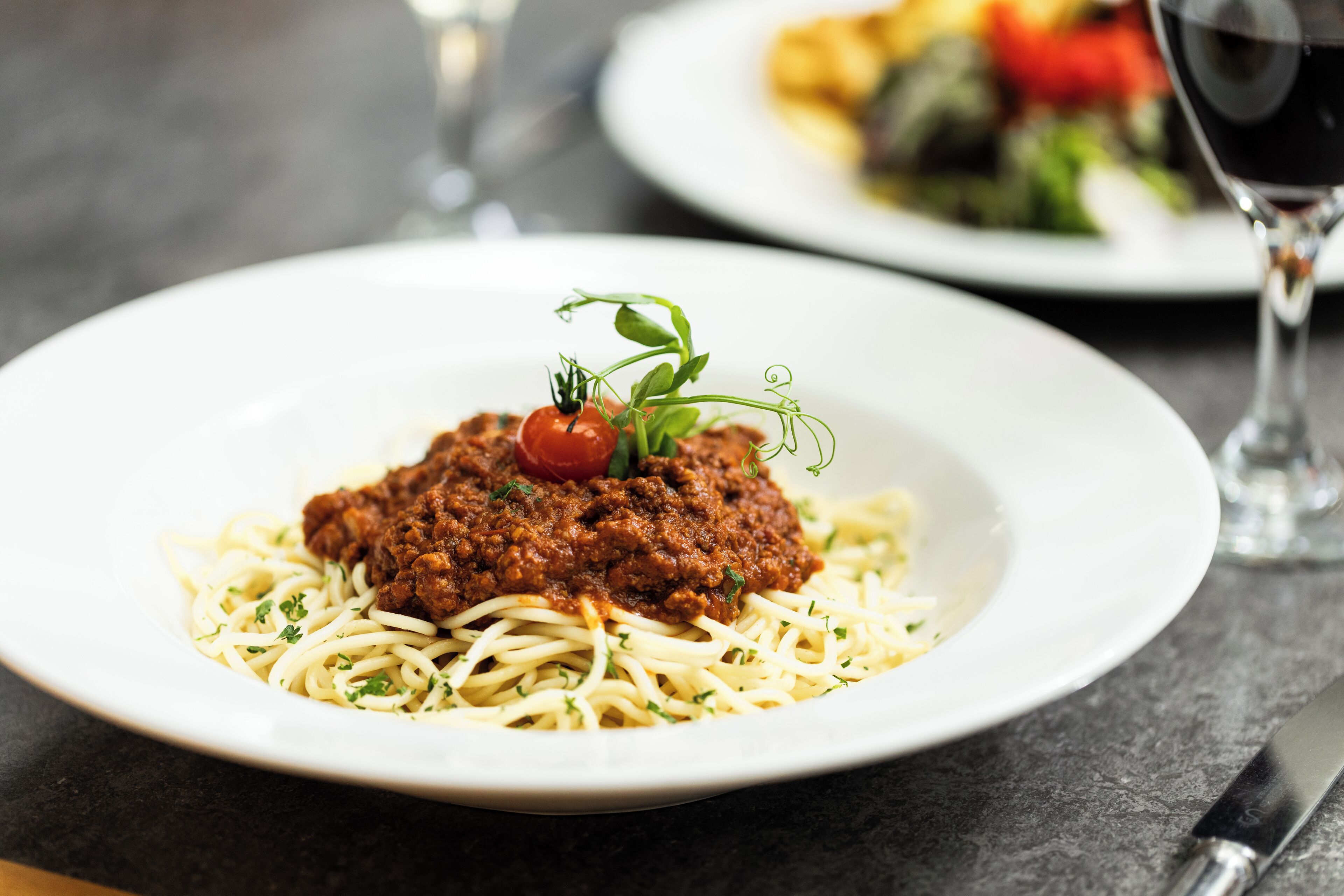 2 restaurants, breakfast, lunch, dinner served; international cuisine