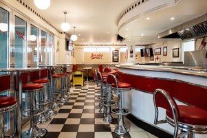 2 restaurants; breakfast, lunch, and dinner served