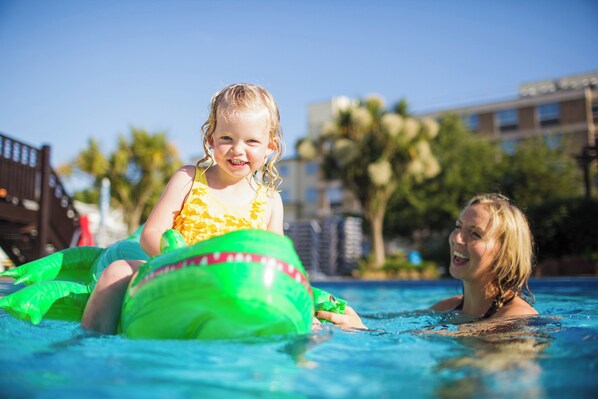 Indoor pool, seasonal outdoor pool, sun loungers