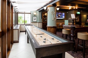 3 Bars/Lounges, Sportbar