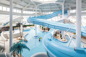 Indoor pool, seasonal outdoor pool, sun loungers - Merton Hotel (St. Saviour)