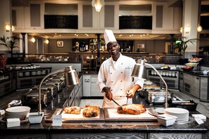 2 restaurants, breakfast, lunch, dinner served; international cuisine