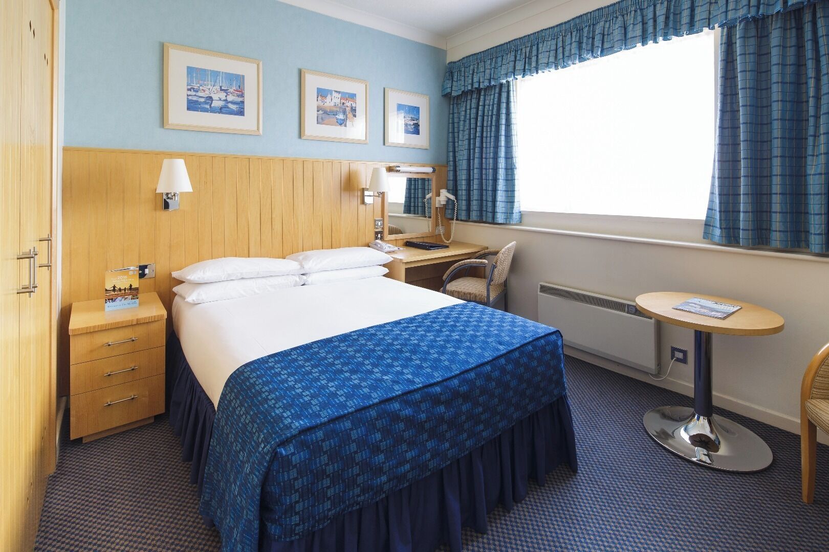 Standard Twin Room | In-room safe, desk, iron/ironing board, bed sheets