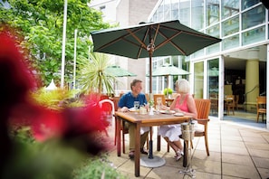 2 Restaurants, Frühstück, Mittagessen, Abendessen, internationale Küche