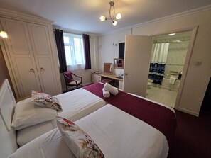 Twin Room, Ensuite (with Inland View ) - Marina Metro Hotel (St. Helier)