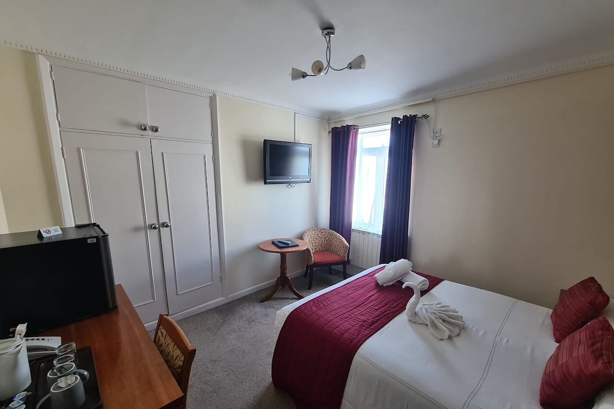 Double Room, Ensuite (Partial Coastal View) | 1 bedroom
