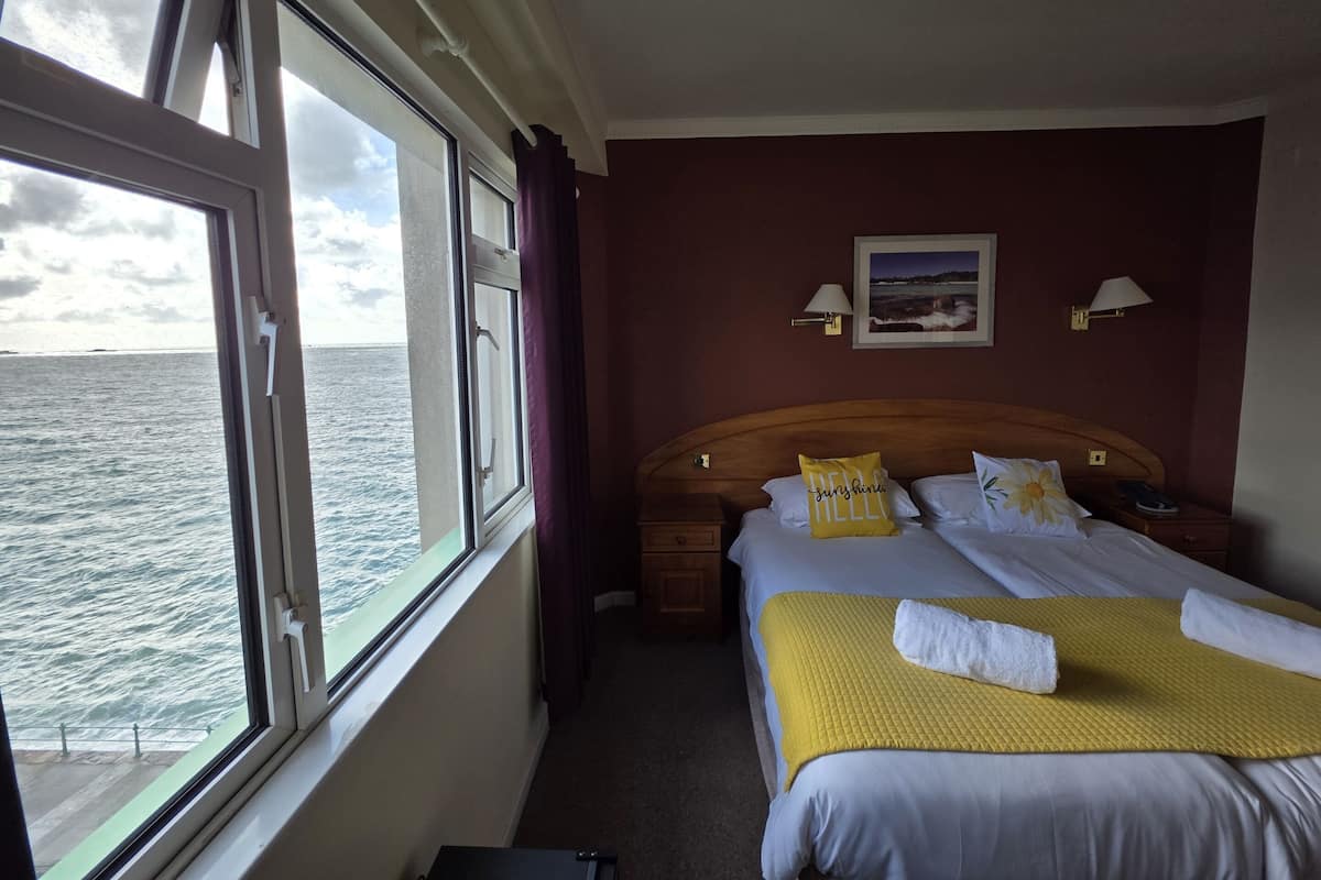 Twin Room, Ensuite (Partial Coastal View)