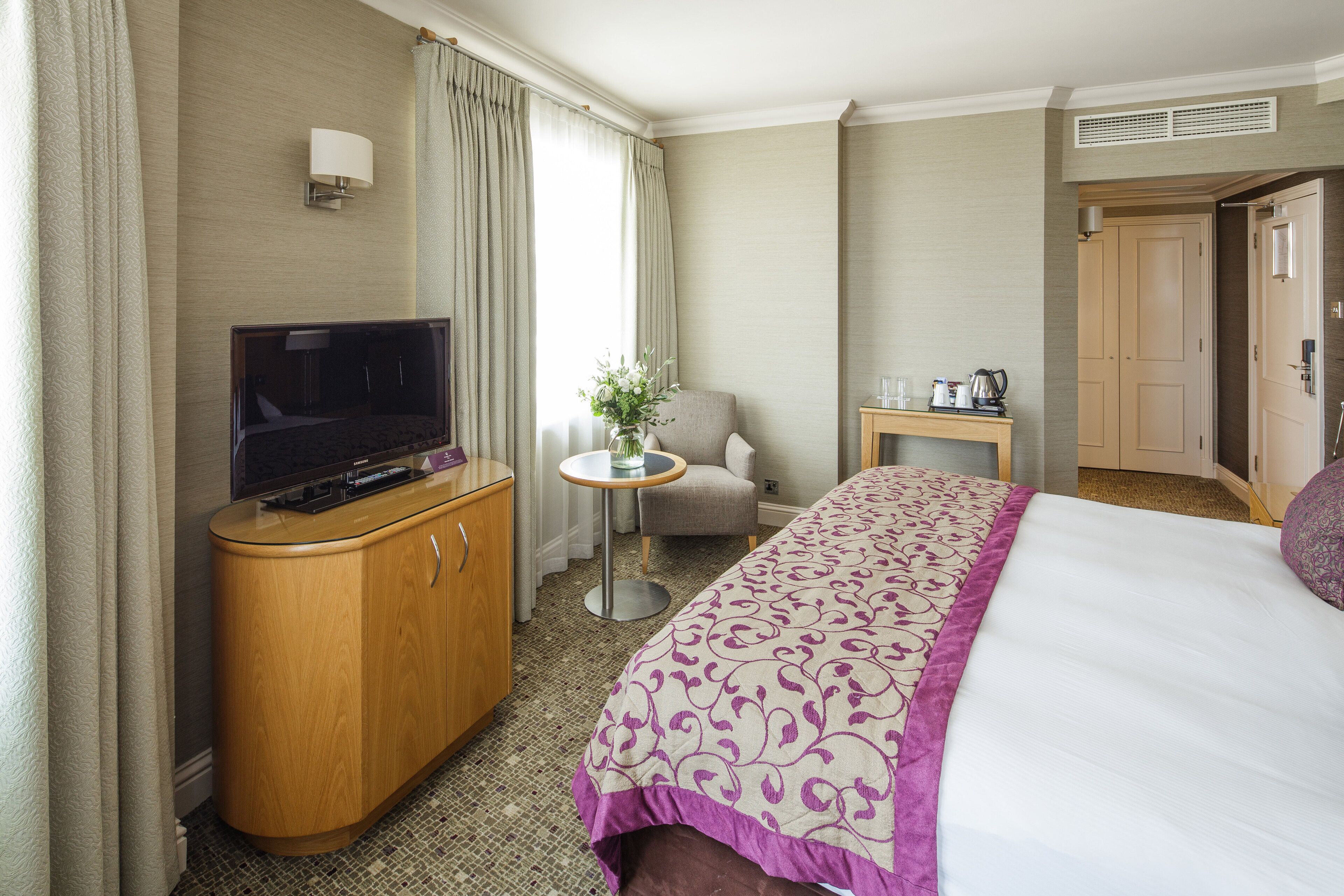 room, harbour view | in-room safe, desk, iron/ironing board, free wifi
