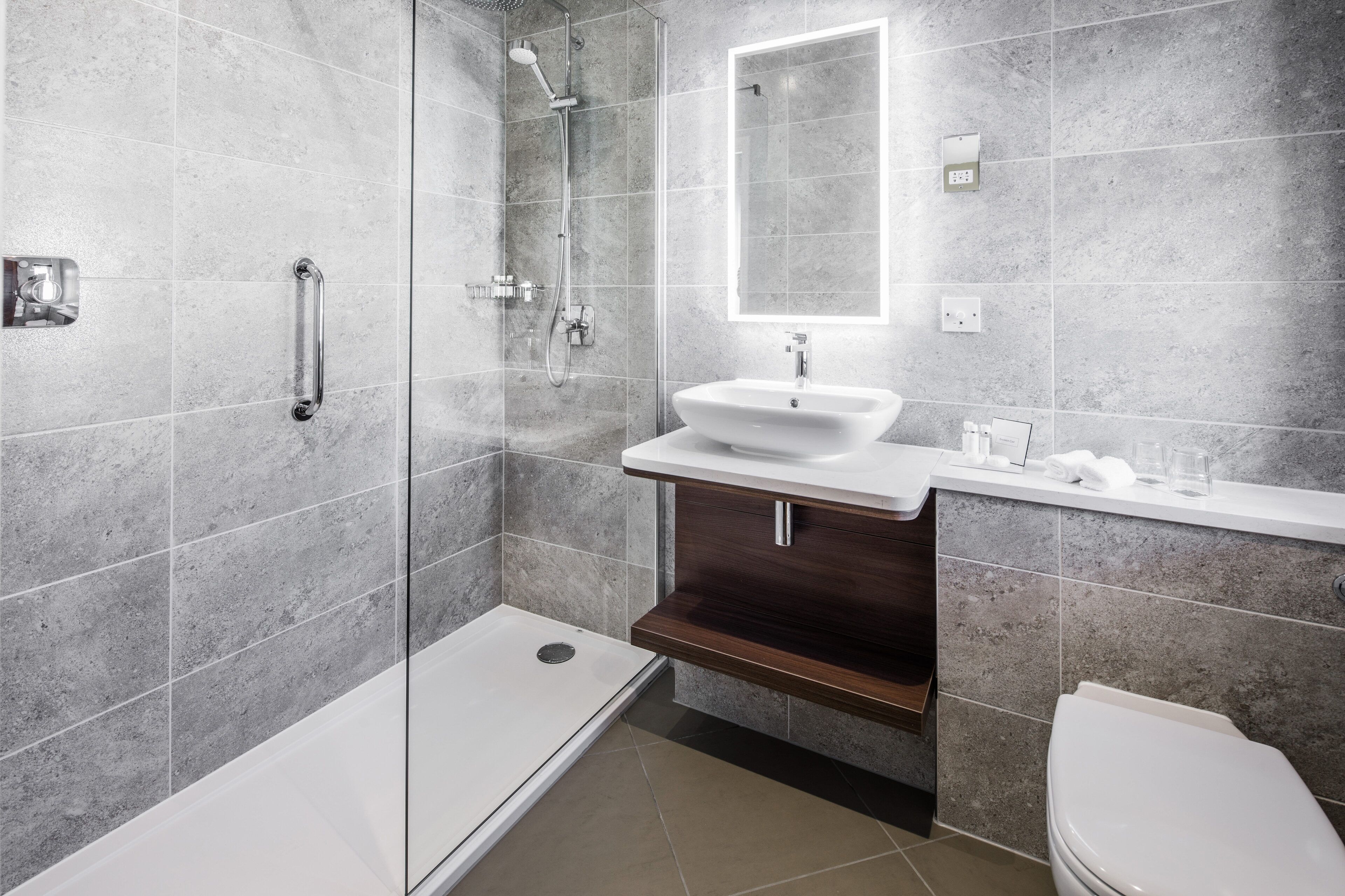 executive double room | in-room safe, desk, iron/ironing board, free wifi