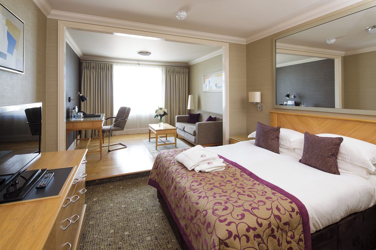 Premier Room | Peti besi dalam bilik, meja, seterika/papan seterika, Wi-fi percuma