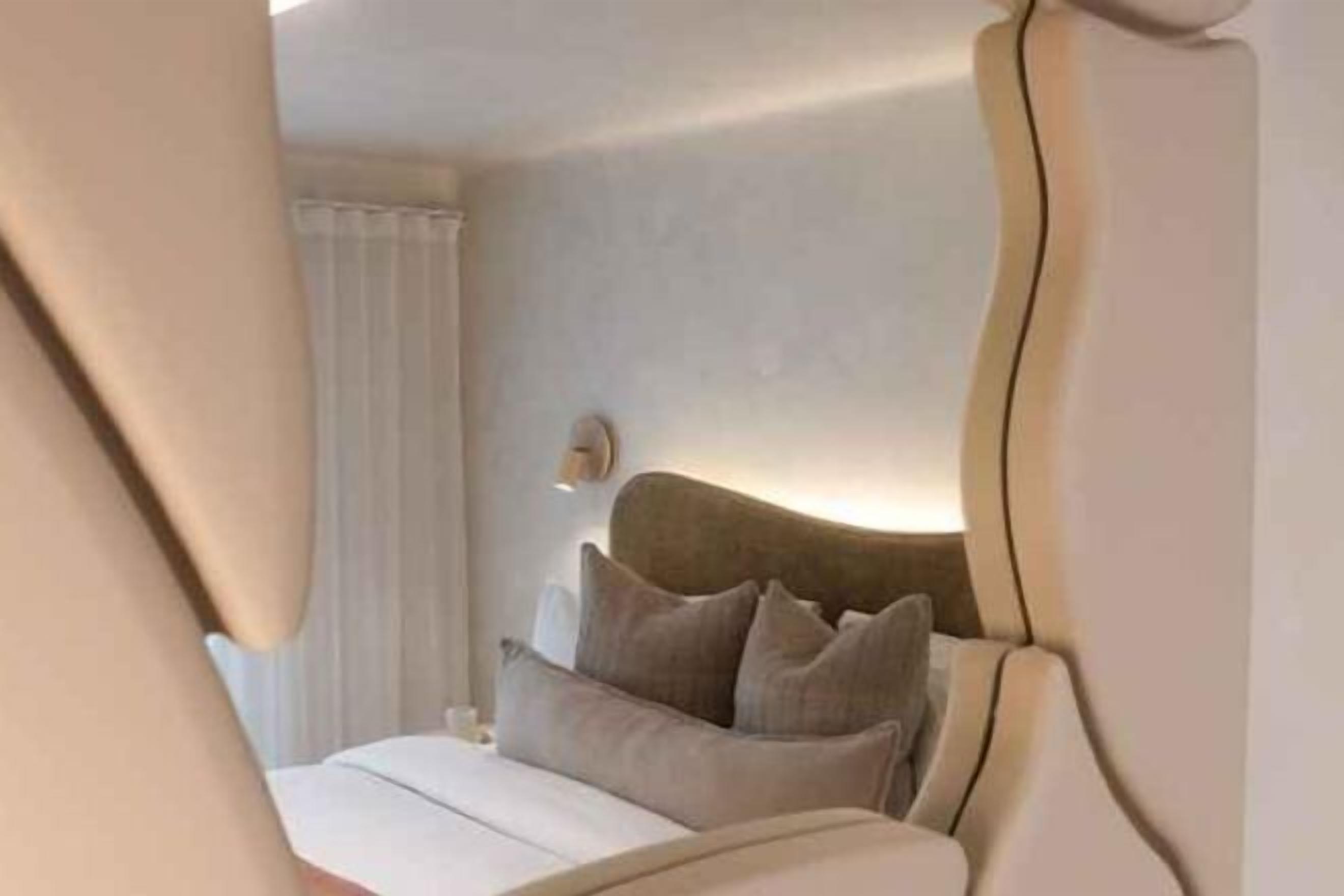 Premium bedding, minibar, desk, soundproofing