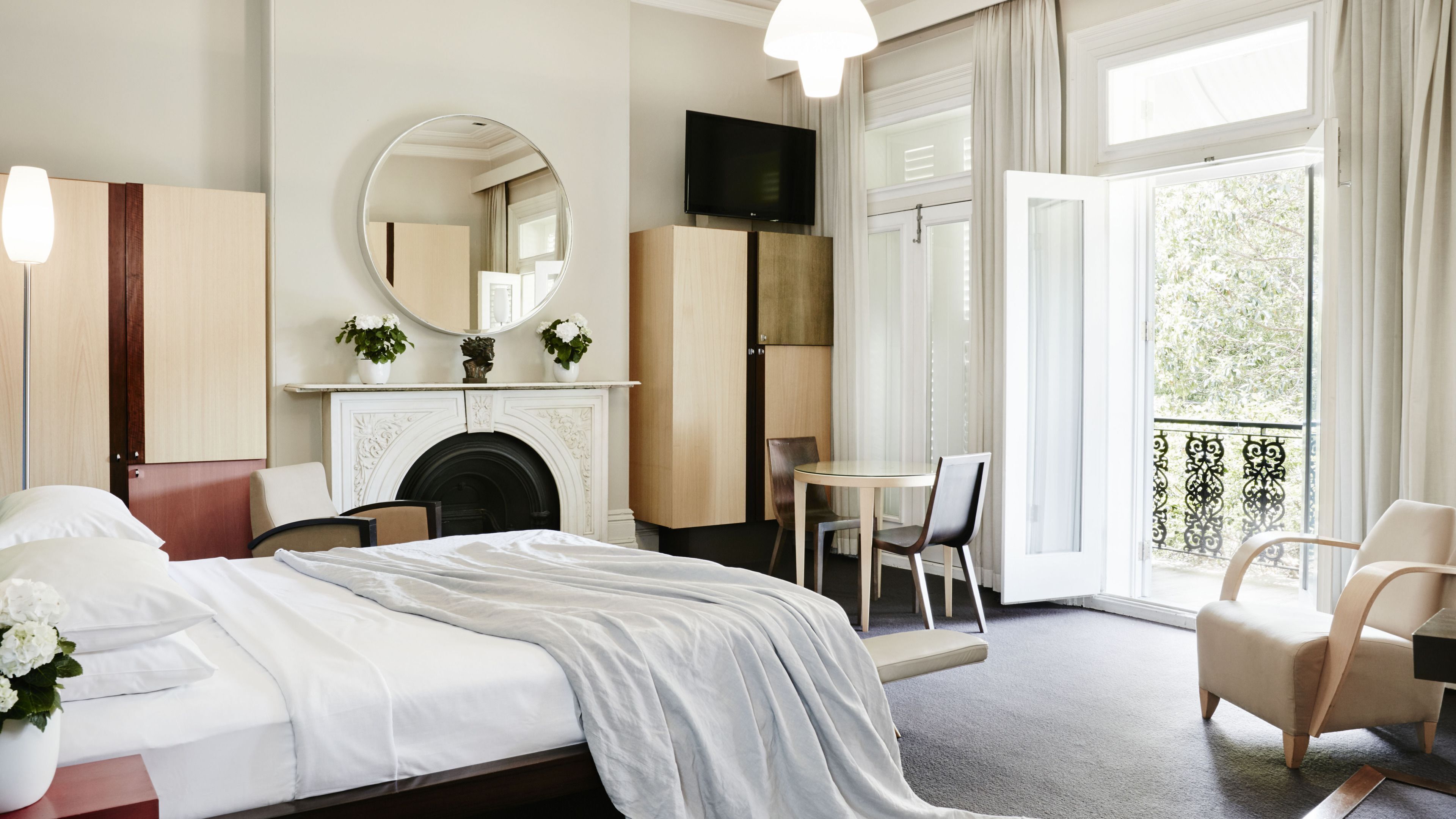 Premium bedding, minibar, desk, soundproofing