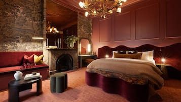 Premium bedding, minibar, desk, iron/ironing board
