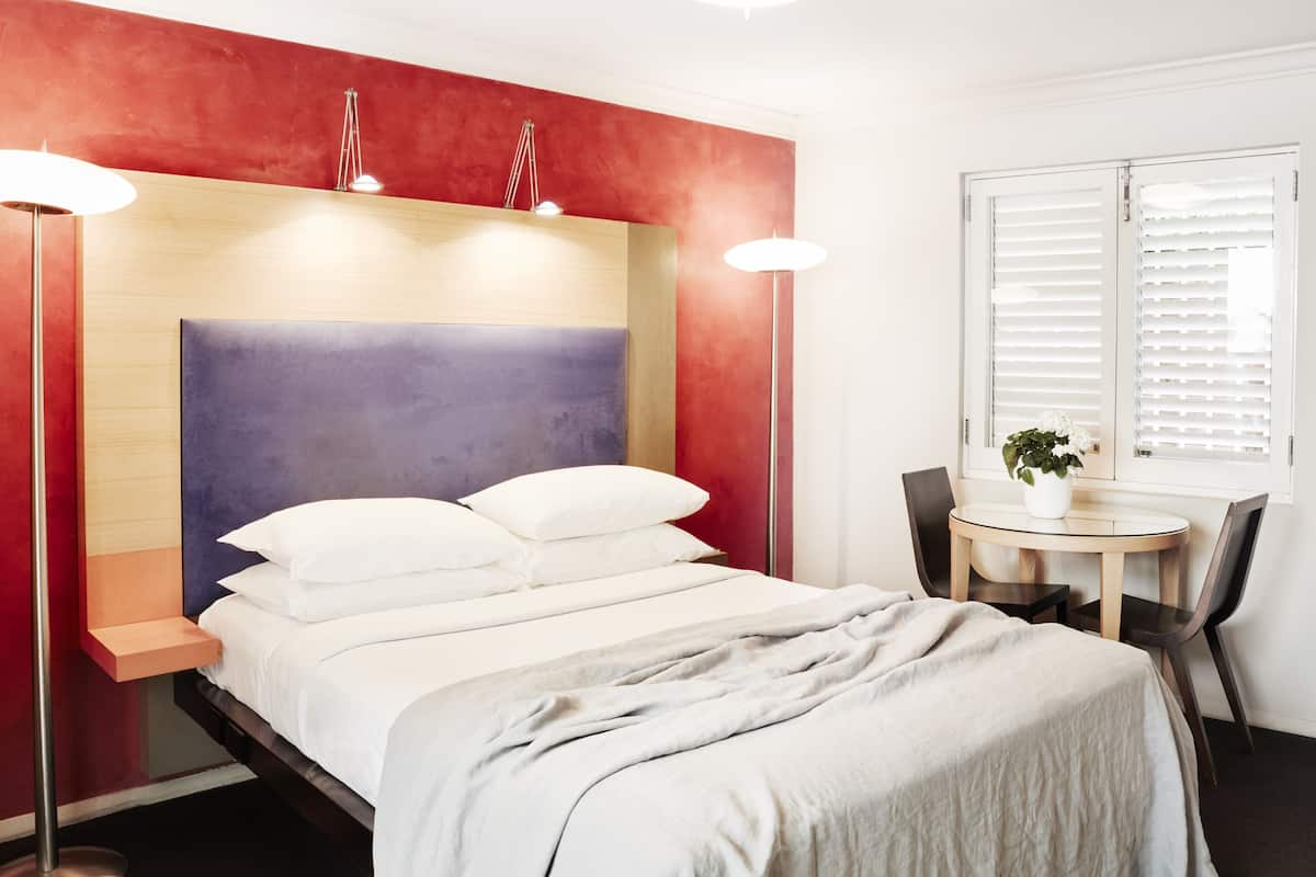 Premium bedding, minibar, desk, soundproofing