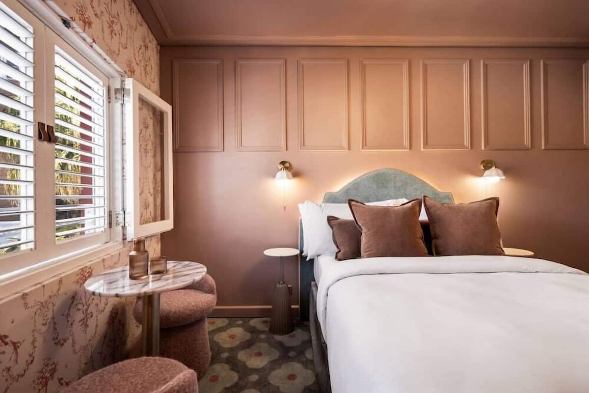Premium bedding, minibar, desk, soundproofing