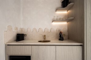 1 bedroom, premium bedding, minibar, desk