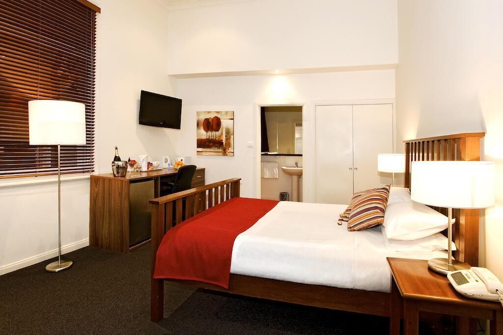 Individually furnished, iron/ironing board, free WiFi, bed sheets