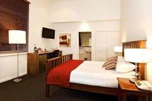 Individually furnished, iron/ironing board, free WiFi, bed sheets