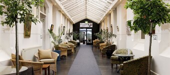Ansonia on Lydiard Hotel