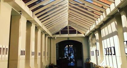 Ansonia on Lydiard Hotel