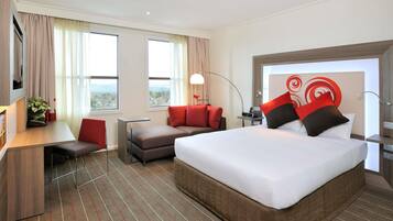 Habitación estándar, 1 cama Queen size | Ropa de cama de alta calidad y caja de seguridad en la habitación