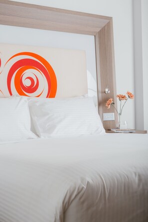 Junior Suite, 1 King Bed (Spa) | Premium bedding, in-room safe, desk, blackout curtains