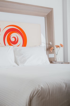 Junior Suite, 1 King Bed (Spa) | Premium bedding, in-room safe, desk, blackout curtains