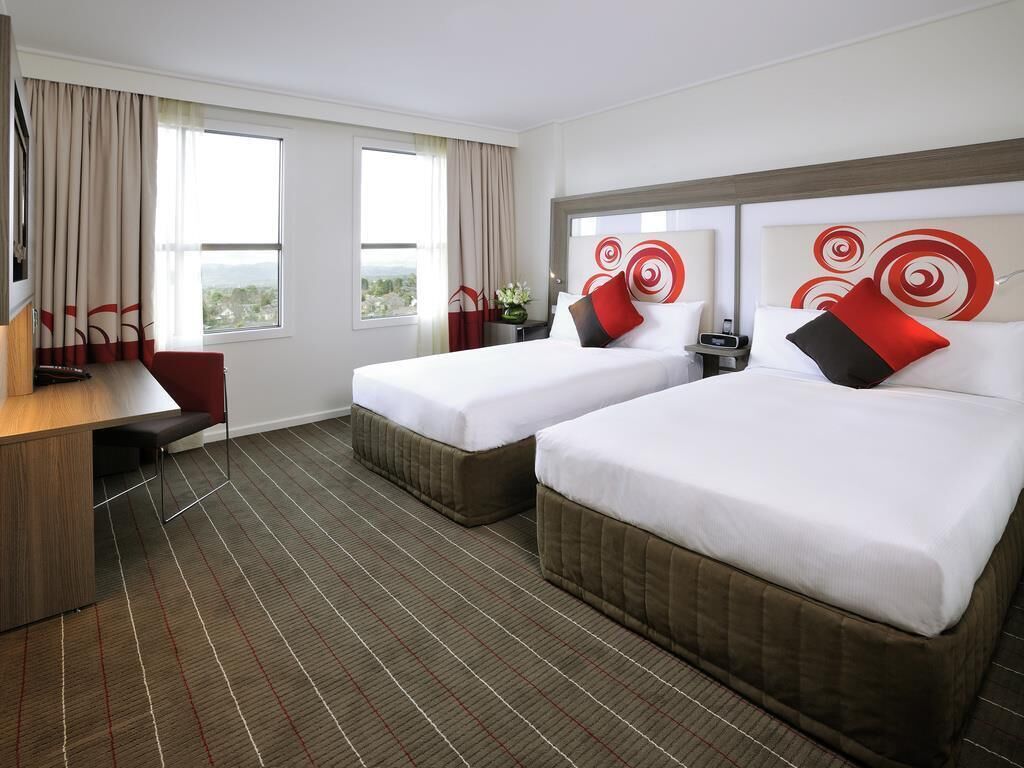 Kahden hengen standard-huone, 2 parisänkyä | Ylelliset vuodevaatteet, tallelokero huoneessa, työpöytä, pimennysverhot