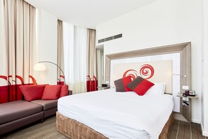 Premium bedding, in-room safe, desk, blackout curtains - Novotel Melbourne Glen Waverley (Glen Waverley)