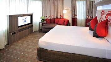 Suite, 1 King Bed with Sofa bed