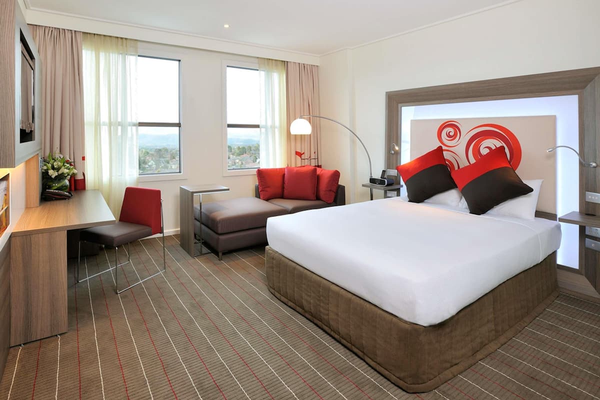 Standard Room, 1 Queen Bed
