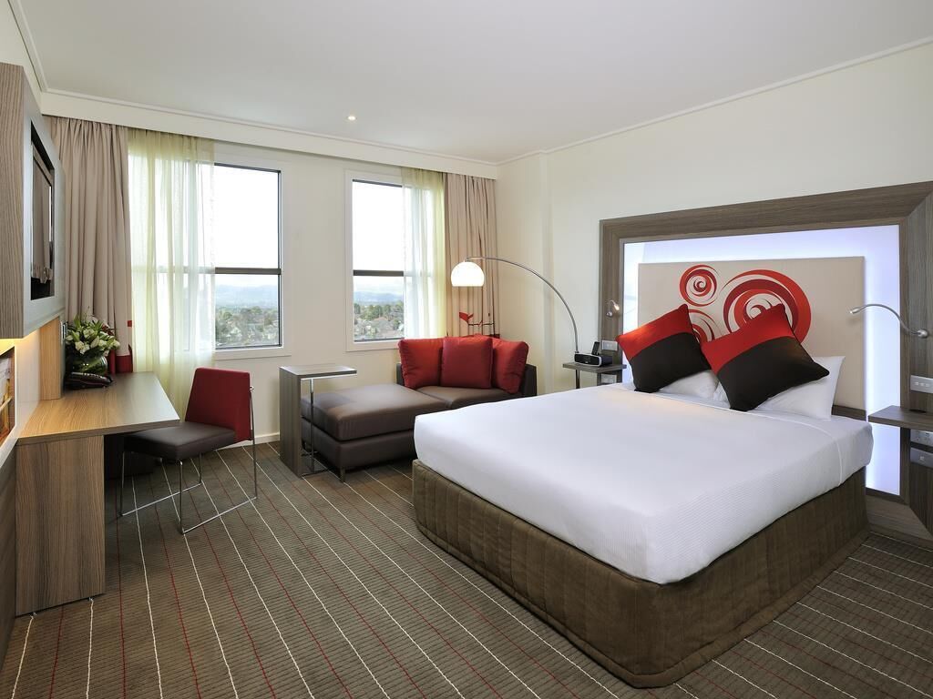 Standard-huone, 1 keskisuuri parisänky | Ylelliset vuodevaatteet, tallelokero huoneessa, työpöytä, pimennysverhot