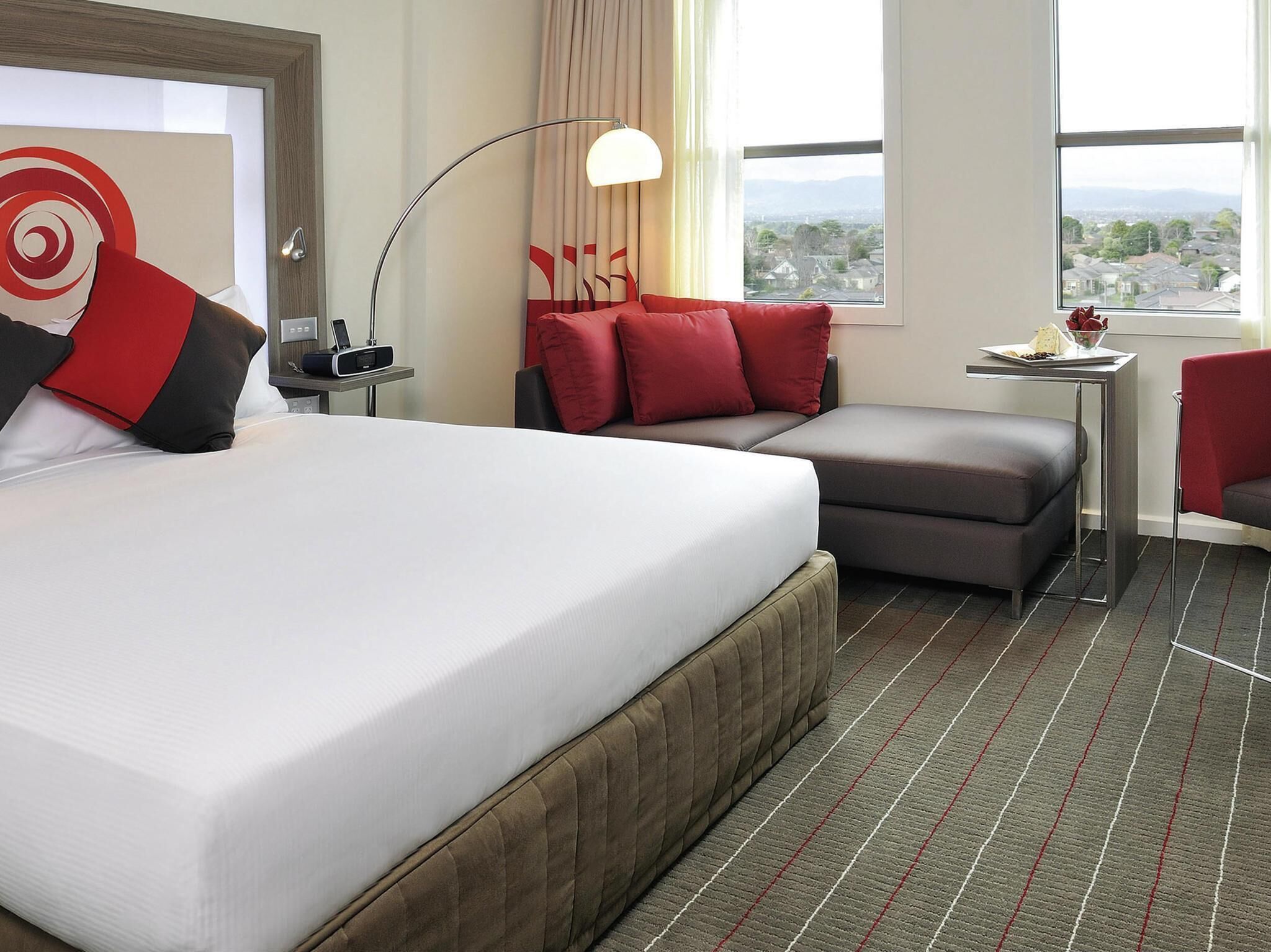 Habitación Deluxe, 1 cama King size | Ropa de cama de alta calidad y caja de seguridad en la habitación 