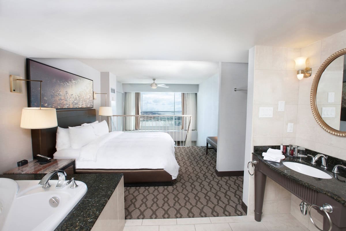 premium bedding, pillow-top beds, in-room safe, desk