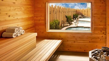 Salas de tratamiento para parejas, un sauna, una bañera de hidromasaje