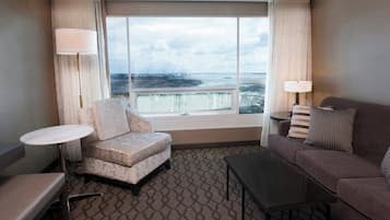 Een 37-inch flatscreentelevisie met kabelzenders en televisie