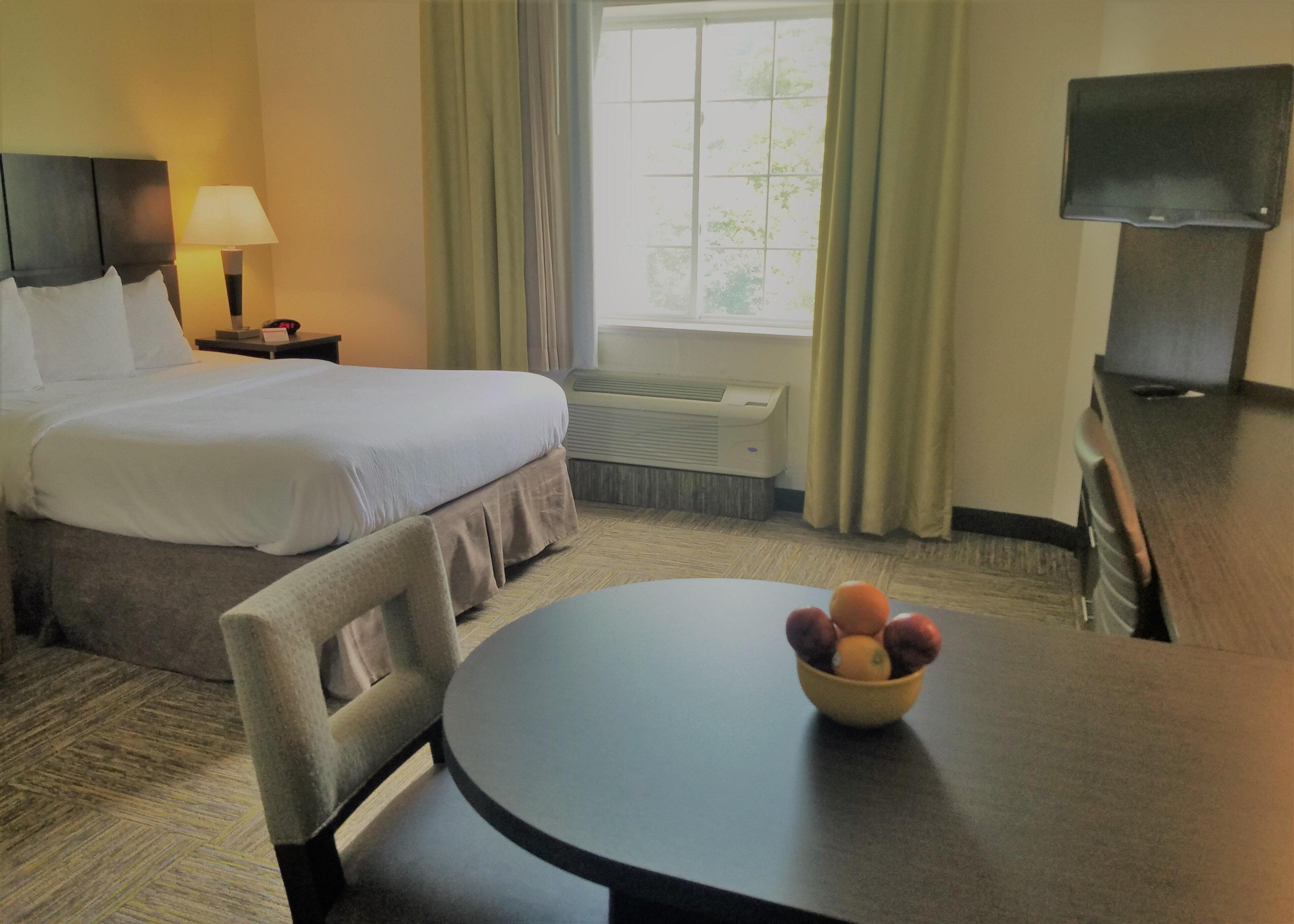 Premium bedding, in-room safe, desk, laptop workspace